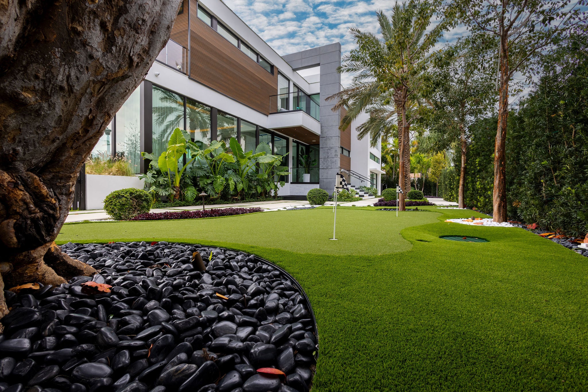 Custom backyard putting green professionally installed for golf practice in Miami