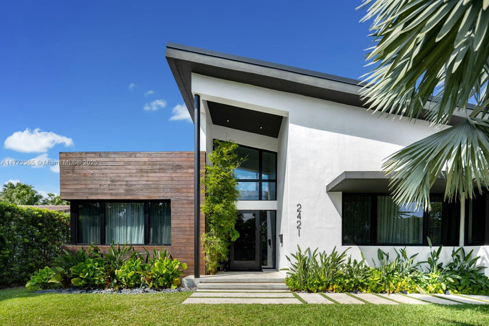 Drought-tolerant plant installation for low-maintenance landscaping in Miami